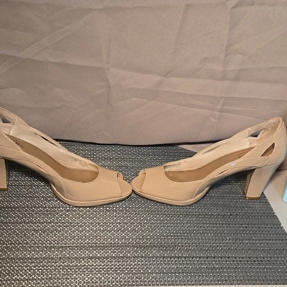 Life Stride Women's Nude Patent Peep Toe Heels - Picture 4 of 8